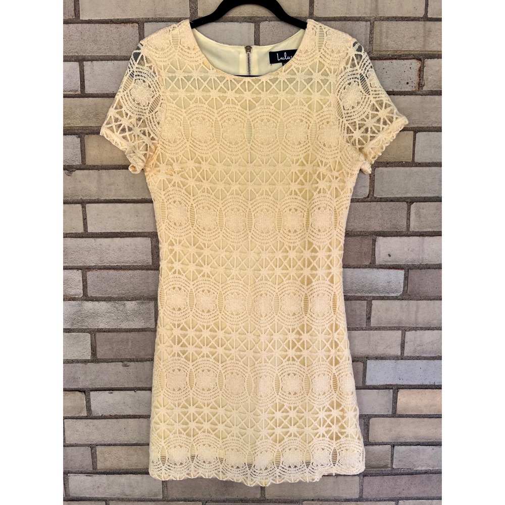 Lulus Yellow Lace Short Sleeve Mini Dress Stretch Zip Back Size XS
